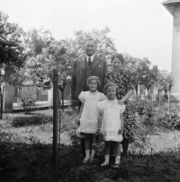 Jitka Havránková (right) with her parents and sister Alena