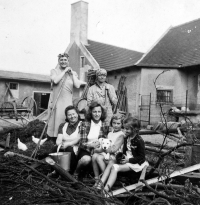 Jitka Havránková (right) with sister Alena and women from the mill
