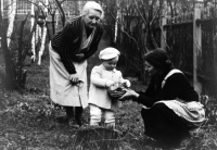 Jitka Havránková's grandmother Johana Lukešová, née Kuncová (left)