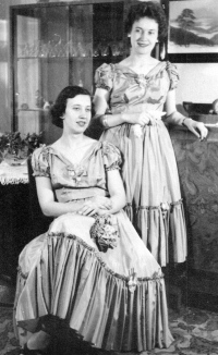 Jitka Havránková (left) with sister Alena