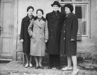 Right to left: Jitka Havránková, father František, mother Marie, sister Alena