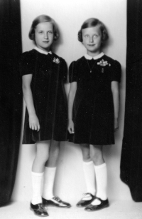 Jitka Havránková (right) with sister Alena