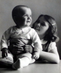 malá slečna marcela s bratříčkem