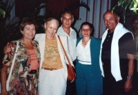 Peter Briess (vpravo) s bratranci a sestřenicemi, 1995