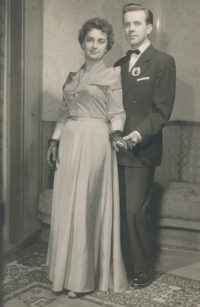 Svatební fotka z roku 1954