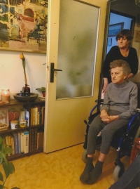 Milada Fiedlerová with her mother, 2020