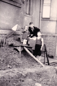 Ludmila Müllerová (with flag) with her siblings in May 1945
