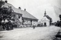 Village square in Jamnice. Chapel in the background, school building on the left, the lowered part of the building was used as a school flat, 1949