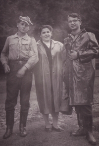 Tadeusz Wilk - scout with his mother