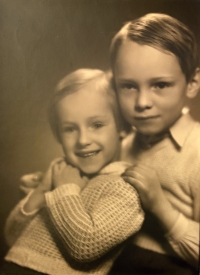 Jiří Štelovský (right) with his sister Iva Štelovská (Pastuszková), 1954