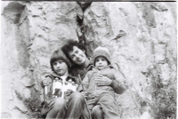 1985 Zora s dcérou Zuzkou a synom Ivanom
