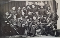 Příslušníci československé armády v Třešti, mezi něž patřil i František Daňhel (možná nepřítomný), těsně před druhou světovou válkou. Rozlučkové foto.  