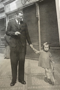 Jan Isop's father with one of his daughters