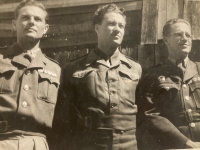 Tatínek - Miroslav Filipovič (vpravo)