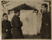 Tonar Ladislav (uprostřed) a Olbram Zoubek (vpravo)  na vojenském cvičení v Klatovech, 1959