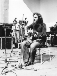 Karel Cara Novotný na festivalu ve Chvaleticích v roce 1981