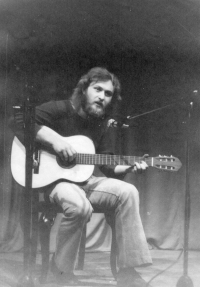 Karel Cara Novotný na festivalu ve Chvaleticích v roce 1981