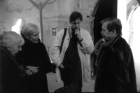 Zdeněk Lukeš (uprostřed) s Václavem Havlem, Adrienou Šimotovou a Evou Jiřičnou, 2004