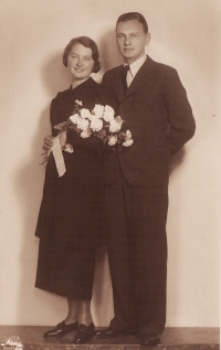 Svatební fotografie rodičů pamětníka
