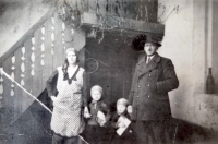 Bártovi se svými syny, Proseč, 1934