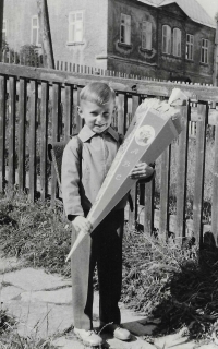 První školní den v roce 1962