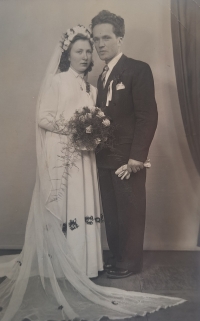 Svatba pamětnice Anny Mužíkové a Jaroslava Rajma, 1954