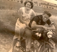 Věra Šedivá s bratrem Josefem, 1950