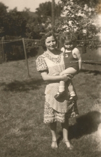 Hannelore s maminkou v Šumperku