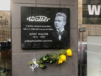 Memorial plaque