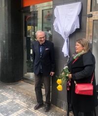  In 2024, the grandson of the industrialist Walter spearheaded an effort to install a commemorative plaque on a building on Arbesovo Square; the event was held with the support of the Prague 5 City District.
