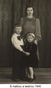 With his mother and sister (1940)