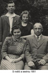 With his parents and sister (1951)