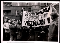 Demonstrace na Škroupově náměstí v prosinci 1988 (první legální shromáždění v ČSSR)