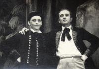 MK - left - starring Tomš in Hubička opera