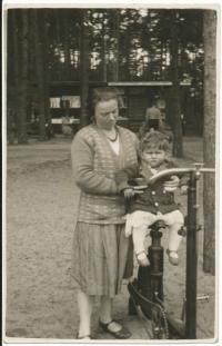 Dagmar with her mother, 1931-31