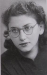 Fotografie sedmnáctileté paní Dagmar - rok 1946