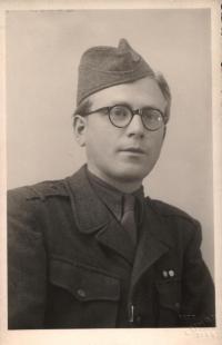 Pavel Oliva v roce 1949 na vojně