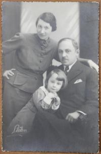 s rodiči v třicátých letech
