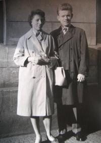 Pavel Hlaváč s manželkou v roce 1962