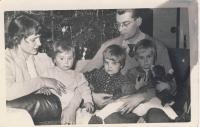S manželem a dětmi cca 1959 