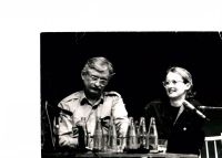S Jiřím Dienstbierem st., tisková konference Občanského fóra, 1989