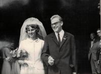Anna a Jaromír Dusovi, svatební fotografie, Staroměstská radnice, Praha 1966