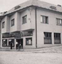 Nová drogérie s věhlasnou kavárnou - 1939