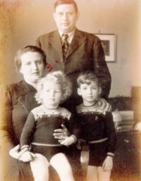 Riesel Petr - brother Jan, mother Irena and father Pavel, 1936 or 1937