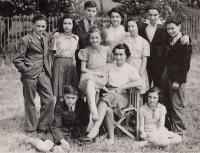 Wintons children, august 1941, Asaf siitting down, his brother is not there