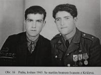 Se starším bratrem Ivanem - 1945