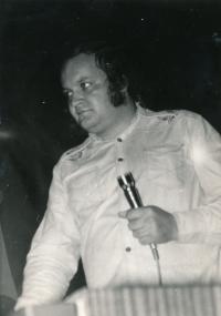 Petr Hanzlík na diskotéce v Dělnickém domě v Prostějově, 1976