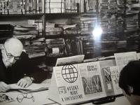Otec Vladimír Ficek se svou knihovnou