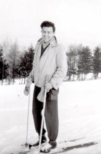 1958; na lyžích