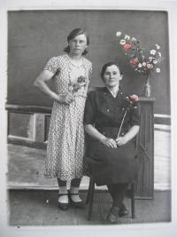 Libuše s matkou Naďou Čížkovou